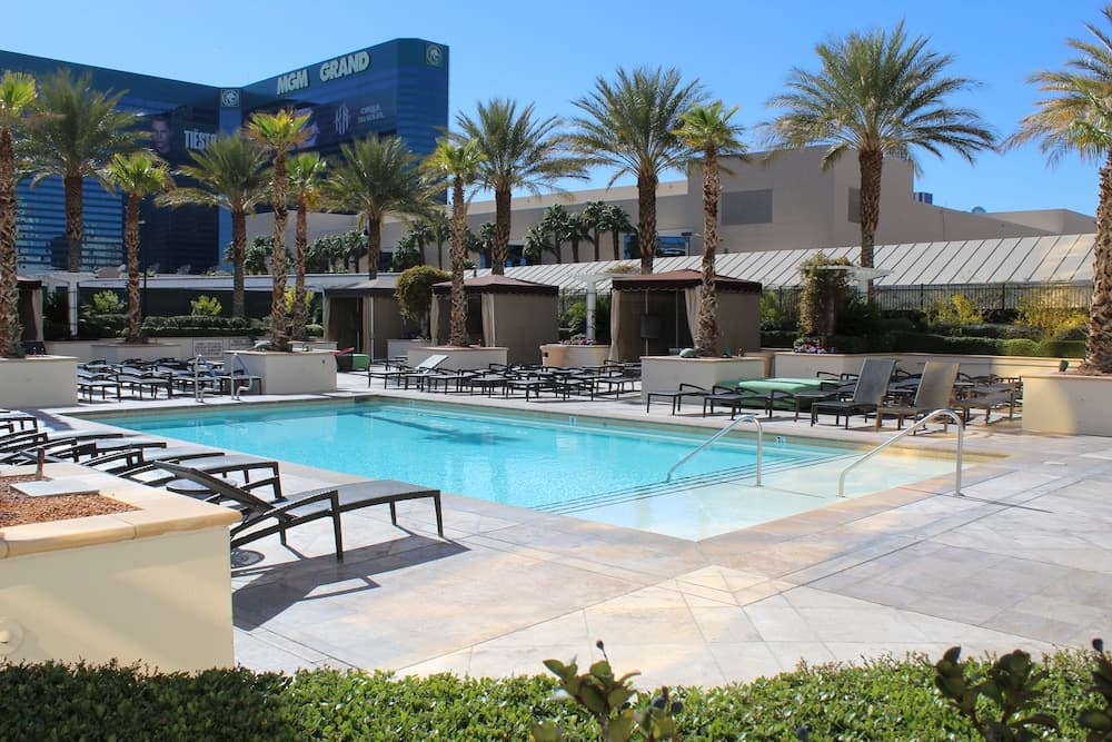 Luxury Suites International At The Signature