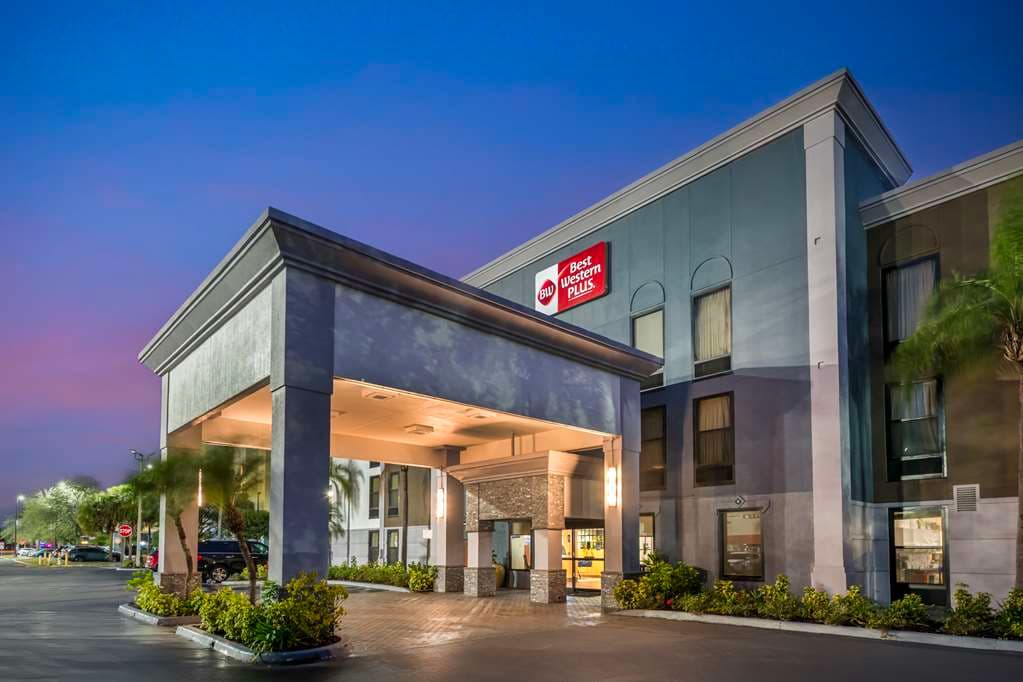 Best Western Plus Universal Inn